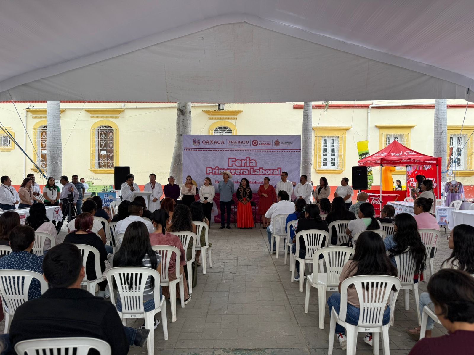 SECRETARÍA DEL TRABAJO REALIZA FERIA PRIMAVERA LABORAL EN MIAHUATLÁN, CAPITAL COMERCIAL DE LA SIERRA SUR