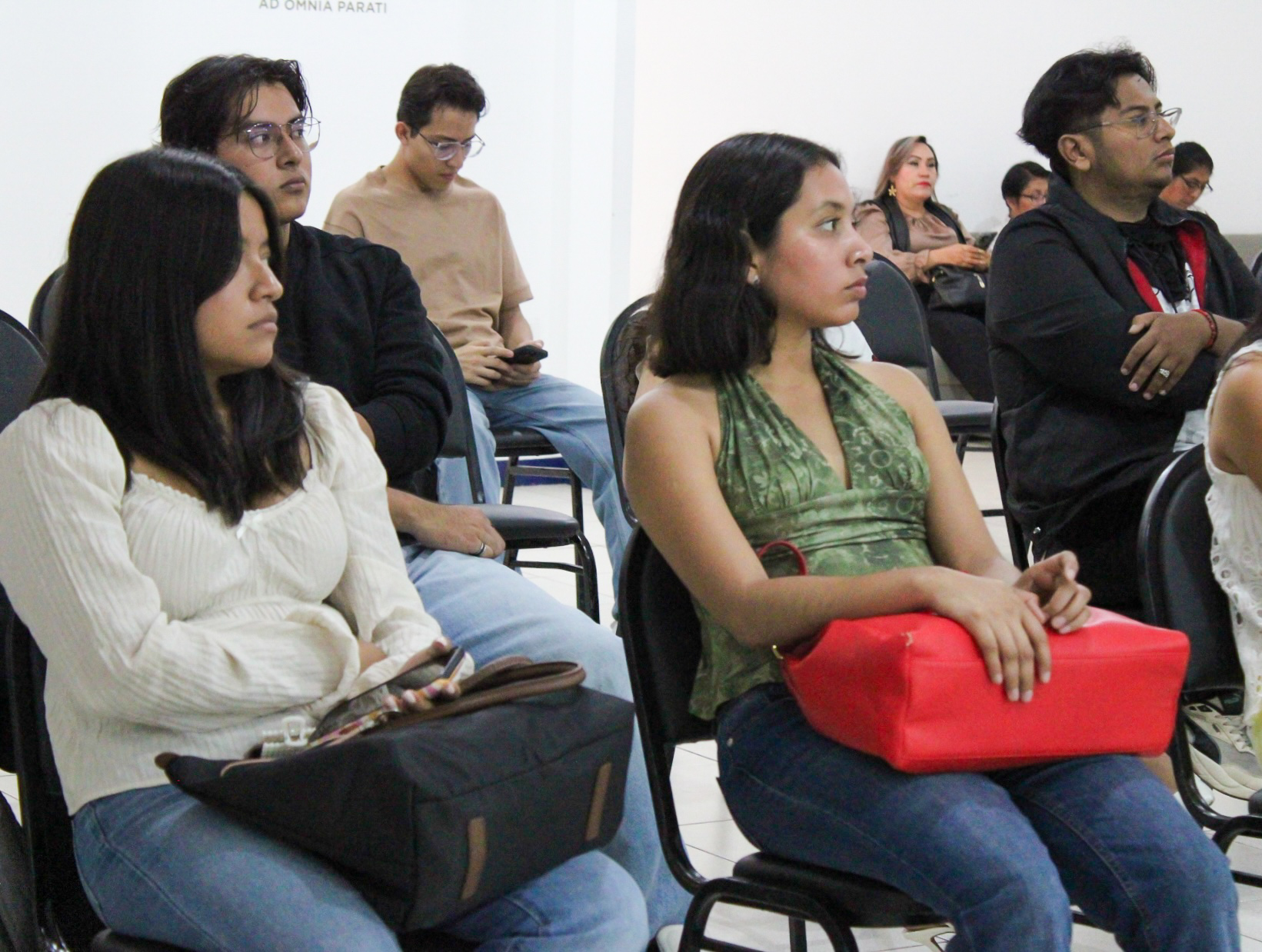 𝗝𝗨𝗩𝗘𝗡𝗧𝗨𝗗𝗘𝗦 𝗗𝗘 𝗟𝗔 𝗨𝗡𝗜𝗩𝗘𝗥𝗦𝗜𝗗𝗔𝗗 𝗔𝗟 𝗠𝗨𝗡𝗗𝗢 𝗟𝗔𝗕𝗢𝗥𝗔𝗟